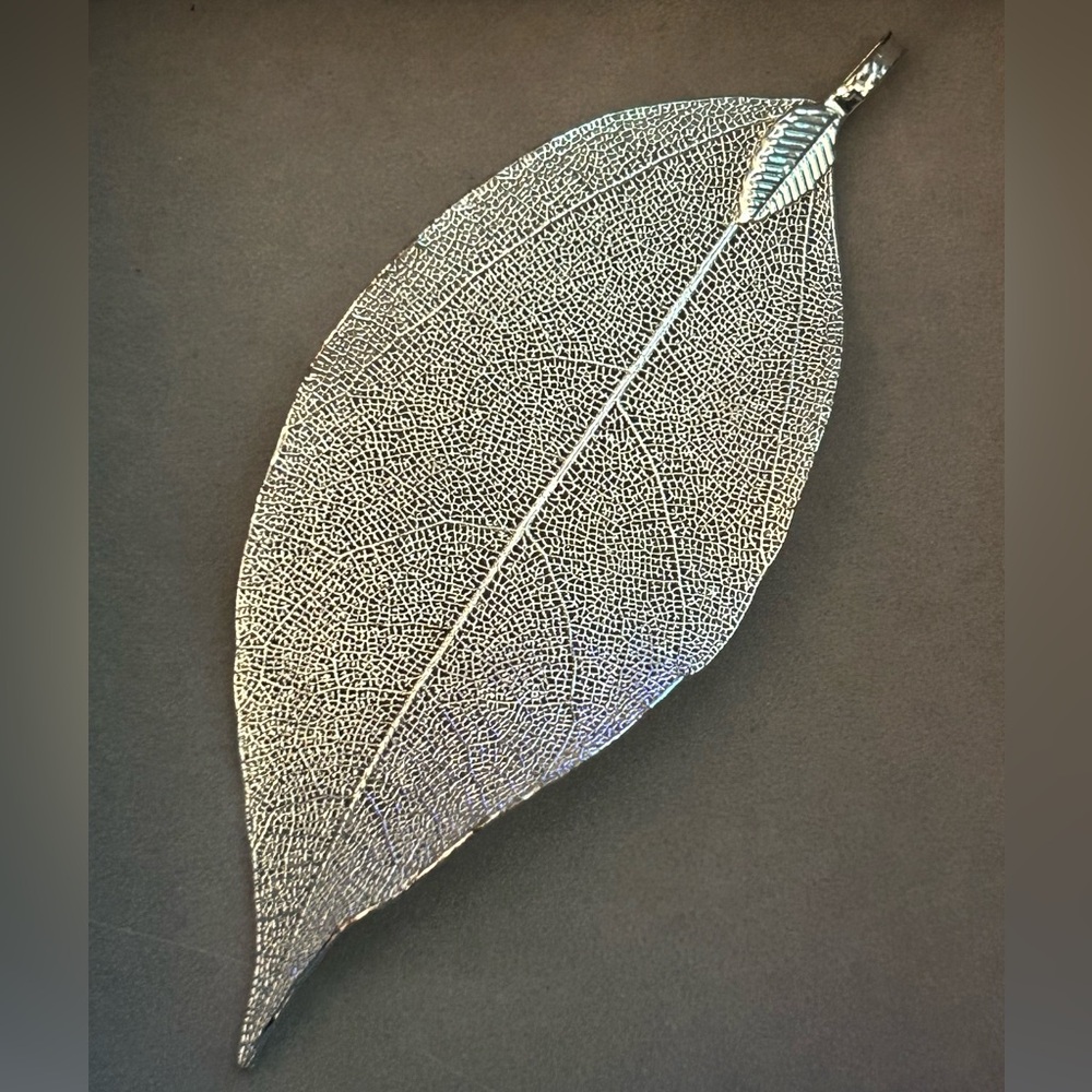 Silver Toned Leaf Pendant